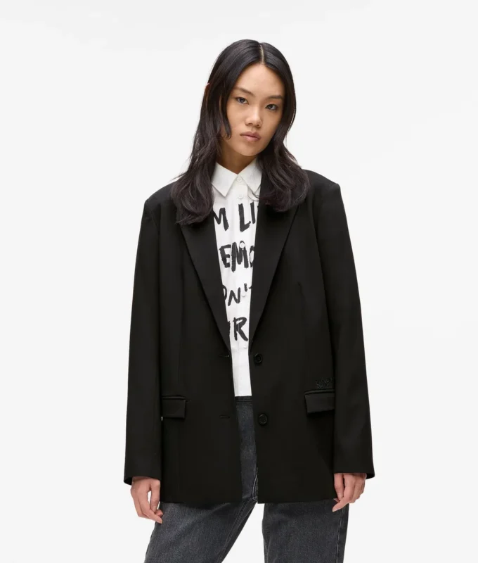 Blazer con cita de Karl