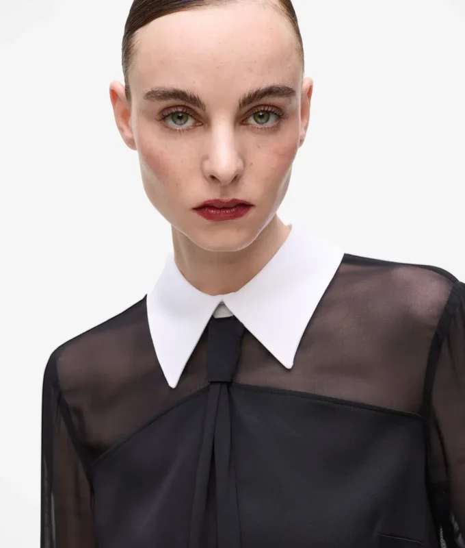 Blusa con detalle de lazo