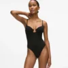 Body de pierna alta característico