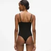 Body de pierna alta característico