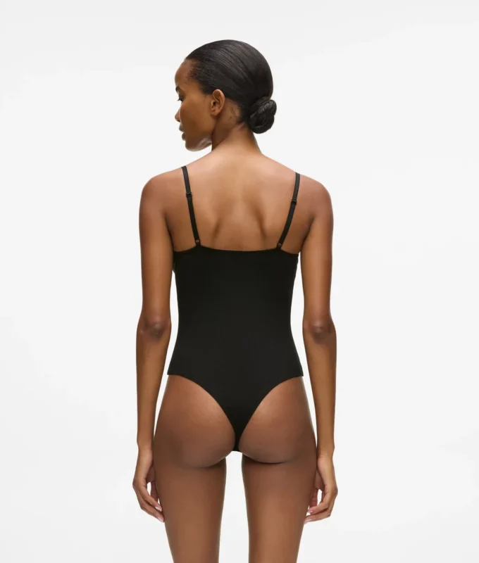 Body de pierna alta característico
