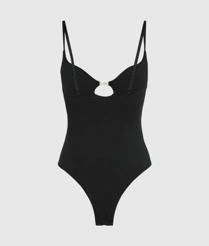 Body de pierna alta característico