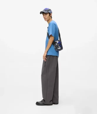 Bolso bandolera con estampado graffiti