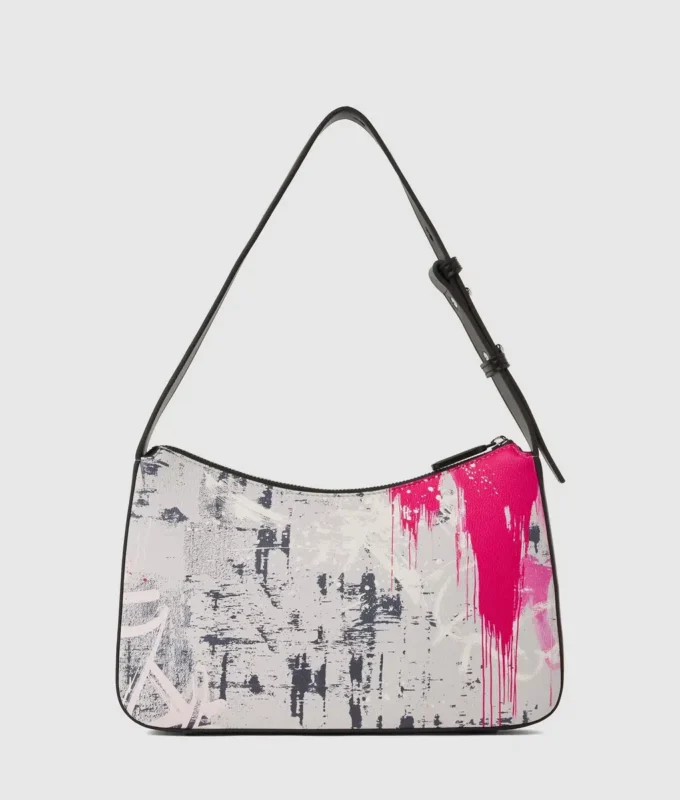 Bolso bandolera con estampado graffiti