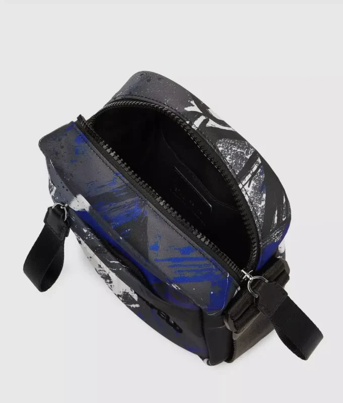 Bolso bandolera con estampado graffiti