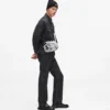 Bolso bandolera con estampado gráfico integral