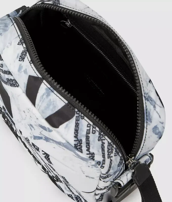 Bolso bandolera con estampado gráfico integral