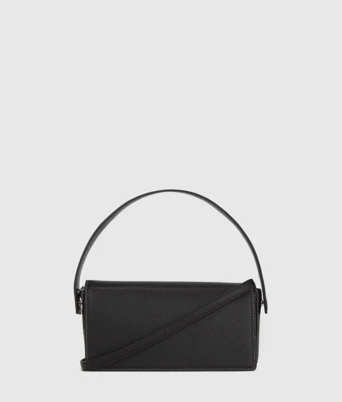 Bolso con asa superior y logotipo metálico