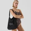 BOLSO DE PLAYA DE CROCHET CON LOGOTIPO