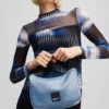 BOLSO MINI HOBO RECUBIERTO CON LOGOTIPO KLJ BOX