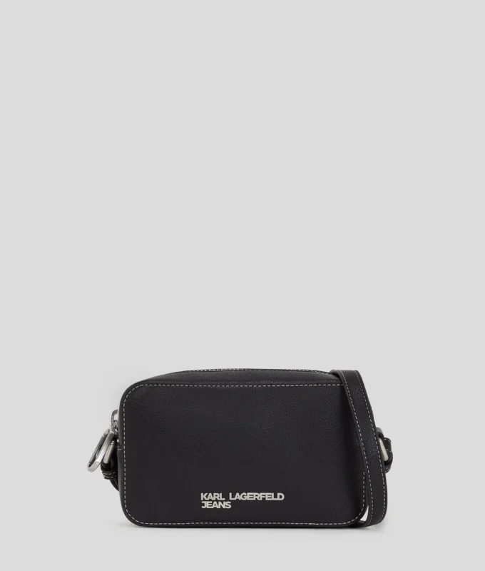 BOLSO PARA CÁMARA CON LOGOTIPO METÁLICO