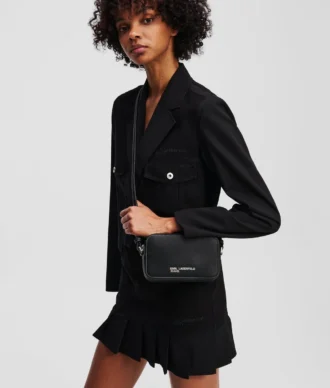 BOLSO PARA CÁMARA CON LOGOTIPO METÁLICO