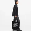 Bolso shopper con cita de Karl