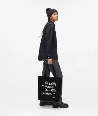 Bolso shopper con cita de Karl
