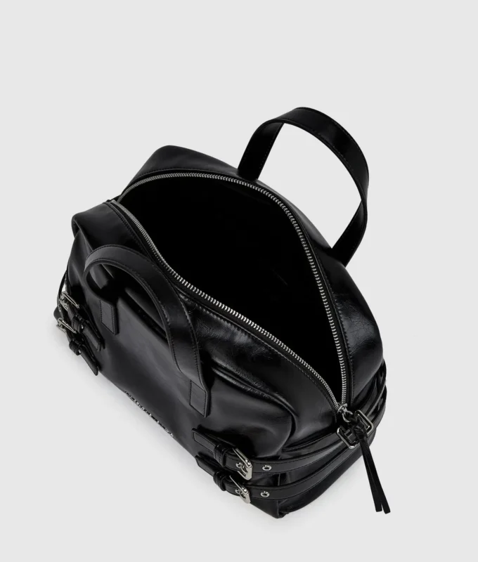 Bolso tipo bolera con hebilla