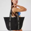 Bolso tote de playa tejido con logotipo