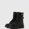 Botas con cordones para niña