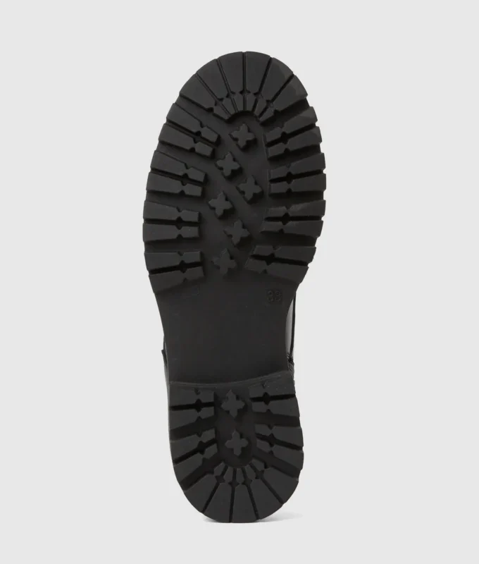 Botas con cordones para niña