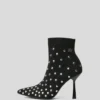 BOTAS DE PUNTO CON TACHUELAS PANDARA