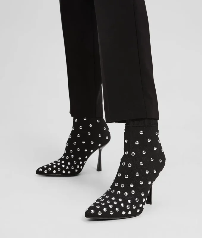 BOTAS DE PUNTO CON TACHUELAS PANDARA