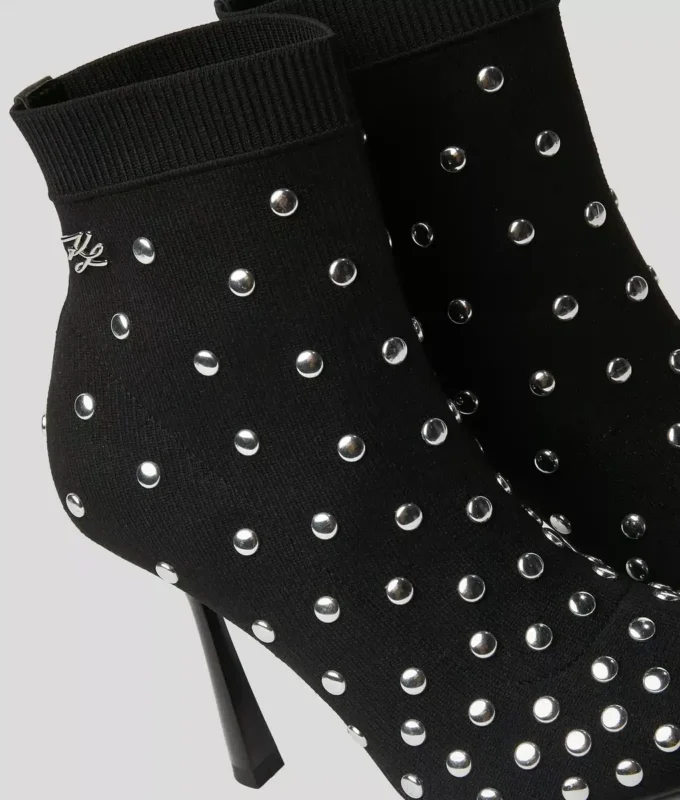 BOTAS DE PUNTO CON TACHUELAS PANDARA