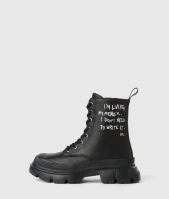 Botas Trekka Max con cita de Karl