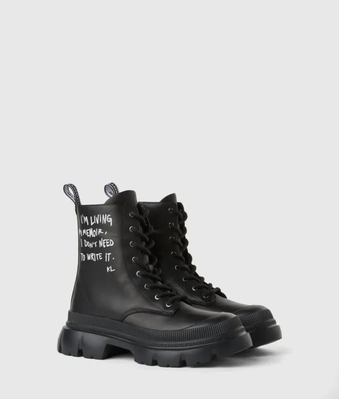 Botas Trekka Max con cita de Karl
