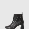 Botines con tachuelas Beata