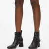 Botines con tachuelas Beata