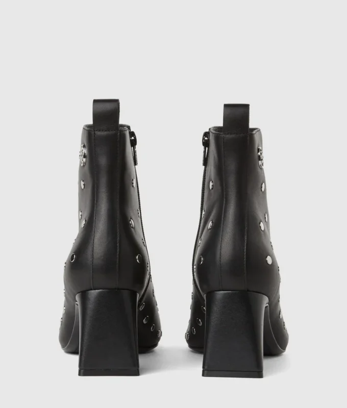 Botines con tachuelas Beata