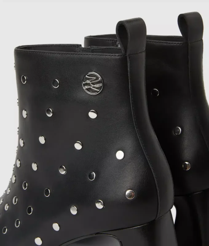 Botines con tachuelas Beata