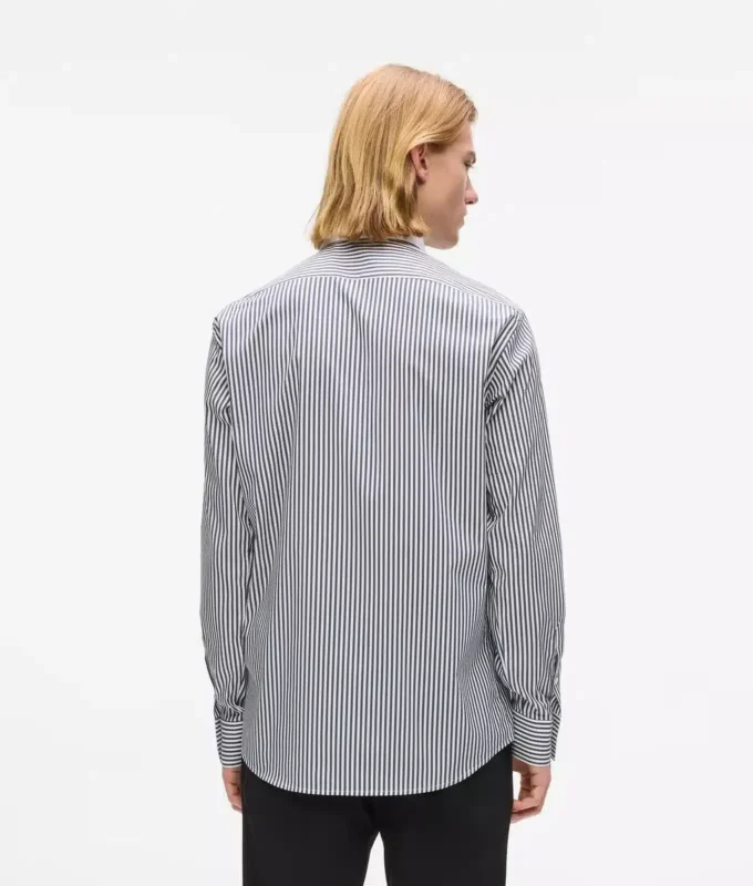Camisa a rayas con cuello en contraste