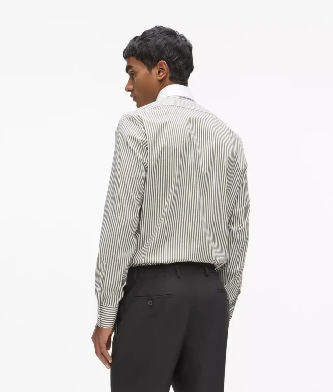 Camisa a rayas con cuello en contraste