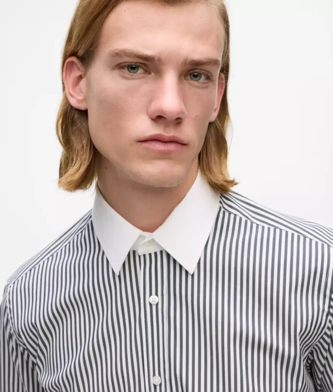 Camisa a rayas con cuello en contraste