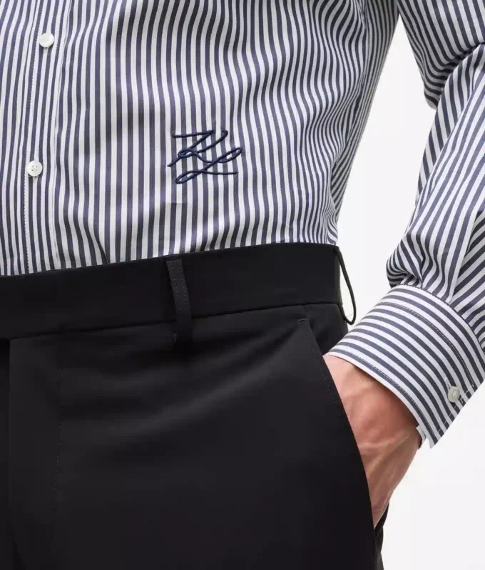 Camisa a rayas con cuello en contraste