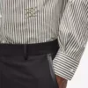 Camisa a rayas con cuello en contraste