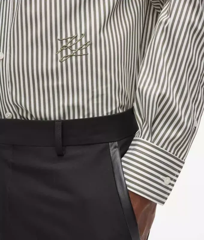 Camisa a rayas con cuello en contraste