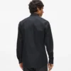 Camisa con botones cuadrados