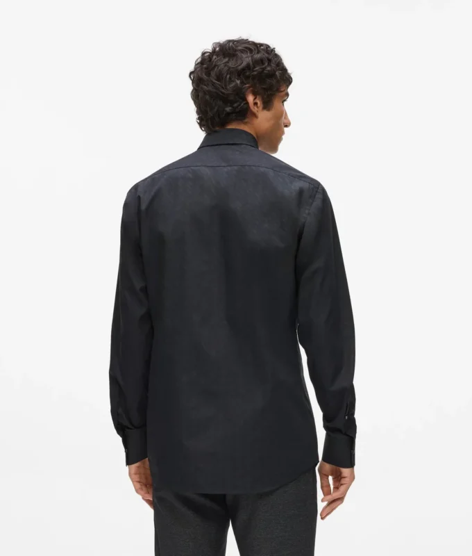 Camisa con botones cuadrados