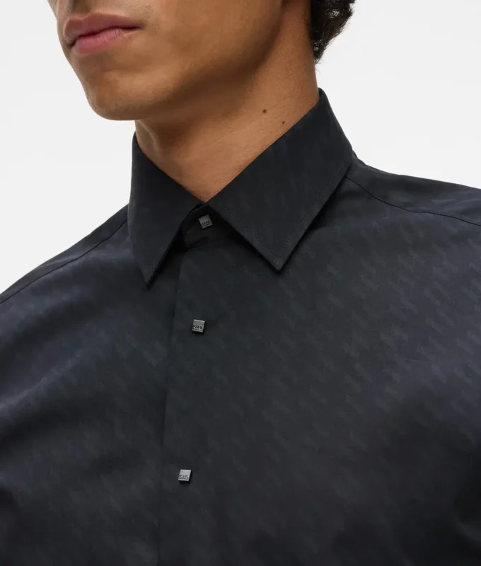Camisa con botones cuadrados