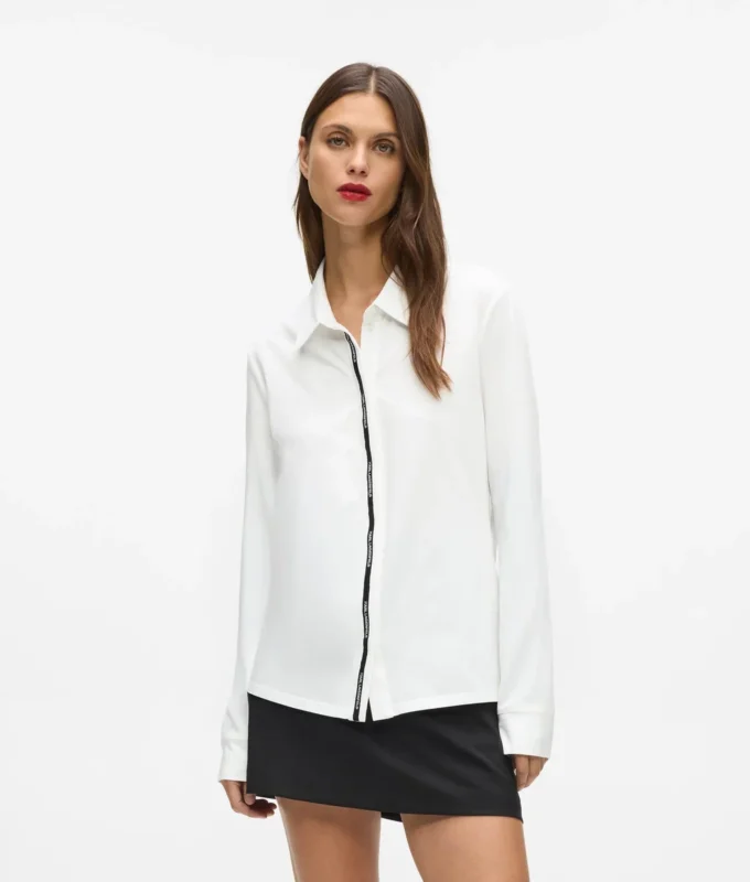 Camisa con cinta con logotipo