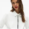 Camisa con cinta con logotipo