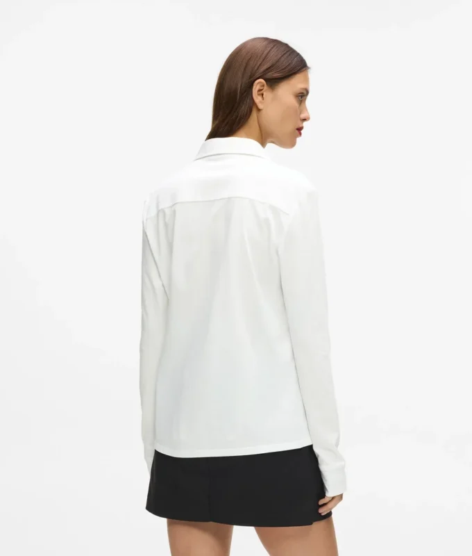 Camisa con cinta con logotipo