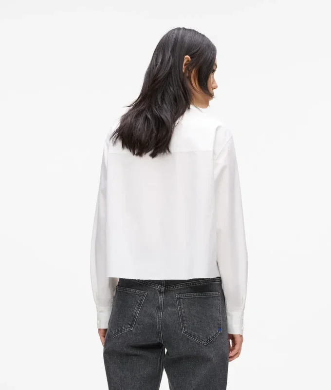 Camisa con cita de Karl
