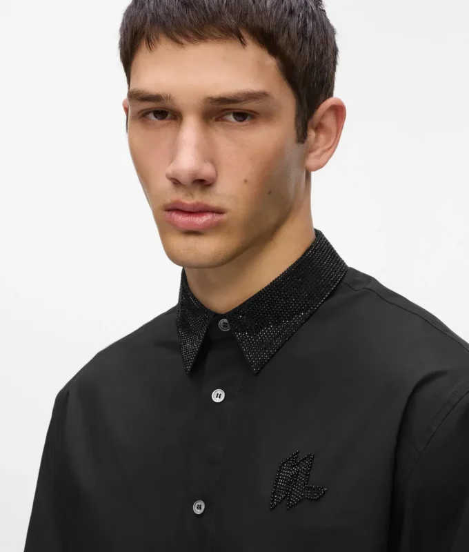Camisa con cuello de cristal
