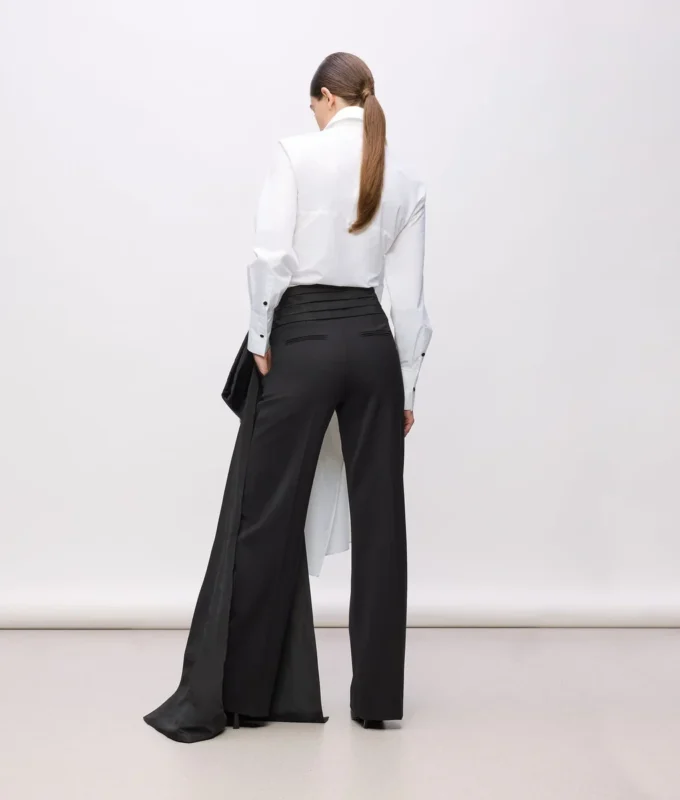 Camisa con detalle de lazo de KL Studio