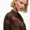 Camisa con estampado de abanicos