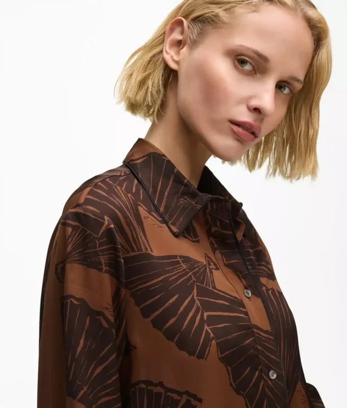 Camisa con estampado de abanicos