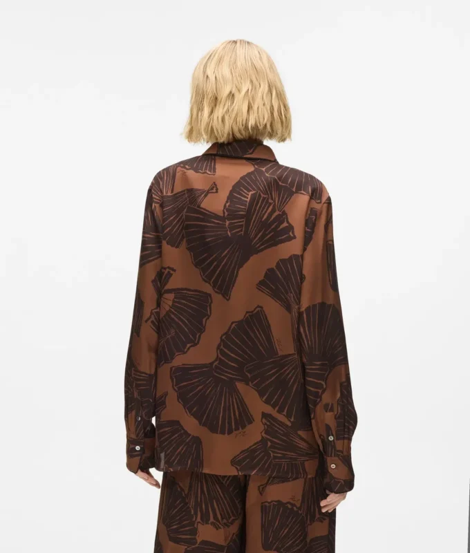 Camisa con estampado de abanicos