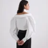 CAMISA CON HOMBROS DESCUBIERTOS